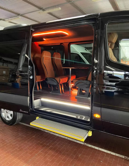 taxi transfer mercedes-sprinter milan